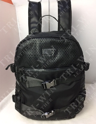 乐鱼网站赞助了大巴黎:品牌 在父亲节打造Prada魅力男人